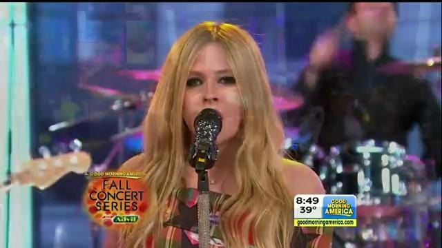 Avril Lavigne – Let Me Go (Live @ GMA 05.11.2013)