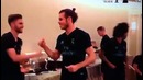 Бэйл молодых принимает