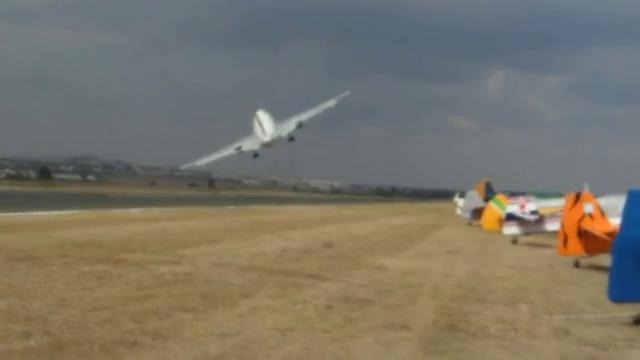 Airbus A310 Low Pass Turn