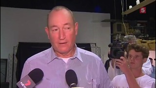 В Австралии о голову сенатора разбили яйцо