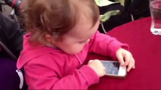Маленькая девочка сравнила iOS 6 и iOS 7