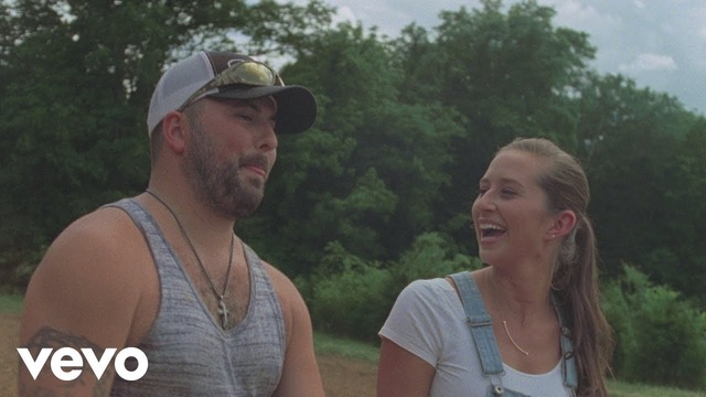 Tyler Farr – Love by the Moon (Official Music Video)