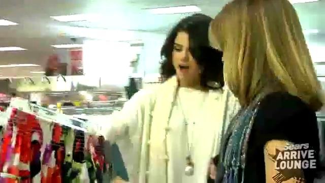 Selena Gomez Goes on a Shopping With Contest Winner