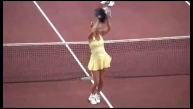 Зажигательный танец теннисистки Каролин Возняцки после победы