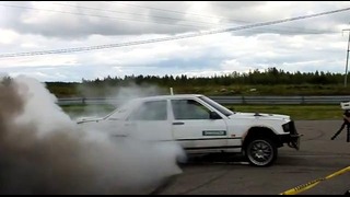 Эпический дым из-под колес в исполнении дизелей