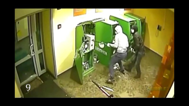 10 тупых способов взломать банкомат