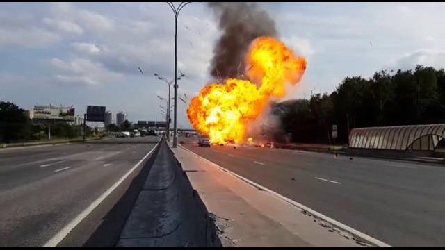 Взрыв грузовика с баллонами на МКАДе 13.07.2013