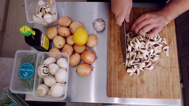 Сибас в духовке с грибами и тимьяном. Картошечка на гарнир