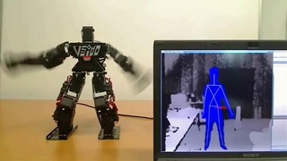 Человекоподобный робот с датчиком Kinect