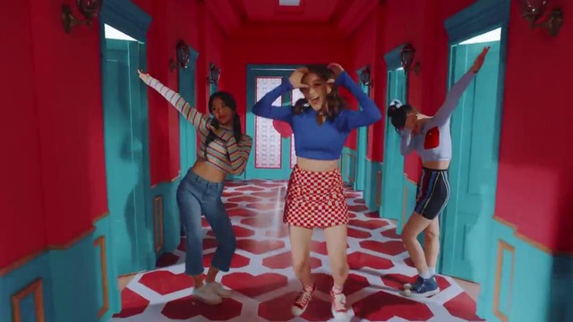 TWICE – Heart Shaker