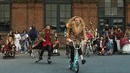 Macklemore & Ryan Lewis – Thrift Shop (feat. Wanz)