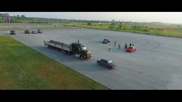 Гараж 54> 20 тонный грузовик vs ваз 2106