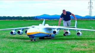 Гигантская радиоуправляемая модель самолёта Ан-225 Мрия