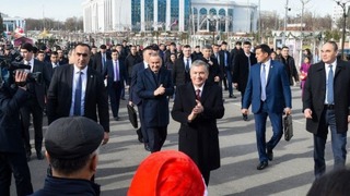 Shavkat Mirziyoyev parlamentga murojaatnomasidan so‘ng xalq bilan uchrashdi