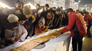 В Ташкенте испекли гигантскую пиццу