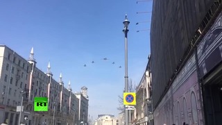 Пролетая над Тверской: в Москве прошла репетиция воздушной части парада Победы