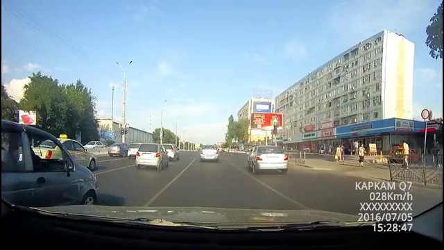 Машина подрезала на дороге