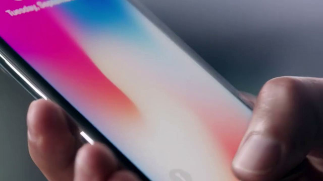 Samsung ПОМОГАЕТ Apple сделать нормальный iPhone