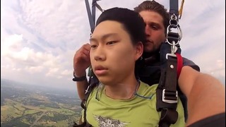 Парень потерял сознание во время прыжка с парашютом