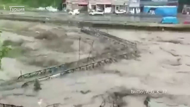 Потоп в Турции – одно из самых ужасных наводнений в истории. Город Кастамону смывает волной