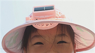 «Солнцезащитная» мода набирает популярность в Китае на фоне экстремальной жары