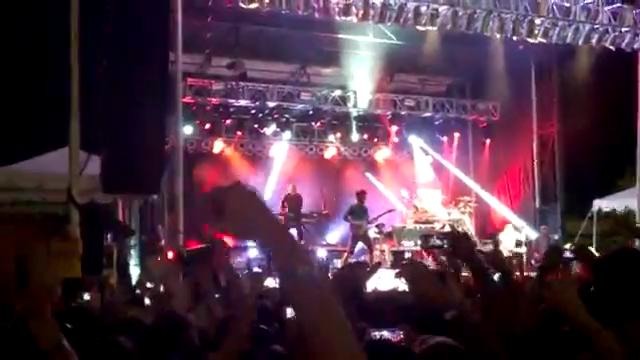 Linkin Park – Guilty All The Same (Live / w Catalist intro)