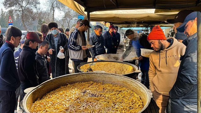1.25 for a FOOD, BREAD, SALAD and TEA. People STAND in LONG LINES. One of the CHEAPEST Places