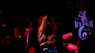 Avril Lavigne – 17 @ The Viper Room 2013 – Live ( Full HQ)