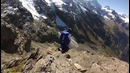 Бейсджампер пролетел через двухметровую дыру в скале