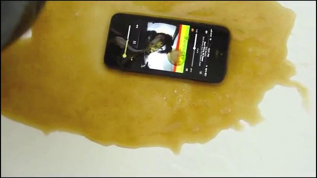 Coca Cola+Iphone 5=Coca iphone. Тест на водопроницаемость