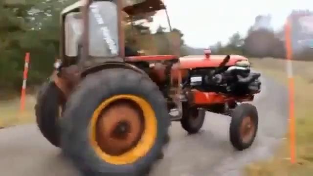 Чувак засунул турбонадув в свой сельхоз трактор