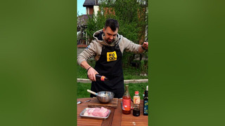 Как сделать вкусный шашлык? Бренд-шеф Сергей Кузнецов готовит маринад в паназиатском стиле #foodru