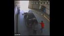 Автослесарь провалился в яму