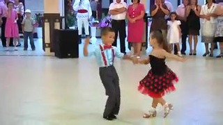 Детишки классно танцуют