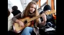 Девушка очень Красиво поёт на Французком