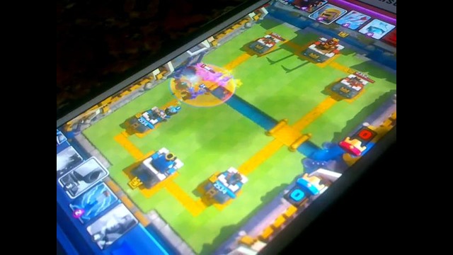 Как игрок из Узбекистана обыграл Дагестанца в Турнире Clash Royale