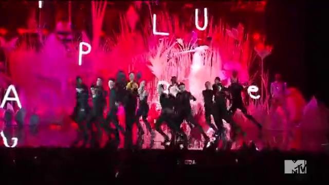 Lady Gaga – Appaluse (Live @ MTV Video Music Awards 2013)