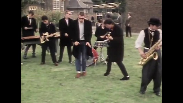 Madness – Baggy Trousers (1980)
