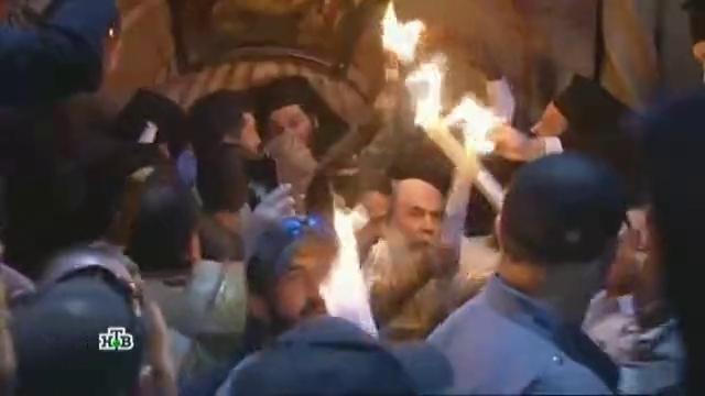 Схождение благодатного огня в храме Гроба Господня в Иерусалиме 2016 год