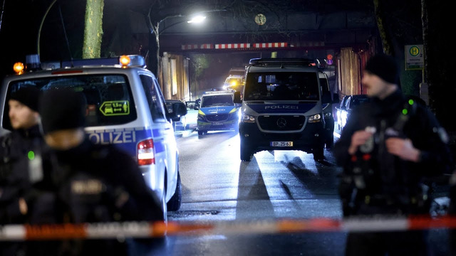 Дети попали под поезд в Германии, один погиб