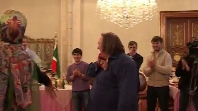 Депардье станцевал лезгинку с Кадыровым – YouTube