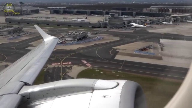 Взлёт Embraer из гигантского аэропорта Франкфурта и вид на город с высоты