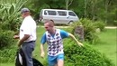 25 смешных нападений животных на людей