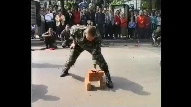 Спецназ vs. Кирпич