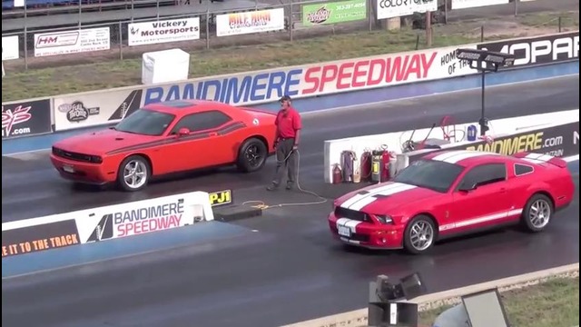 Dodge Challenger RT vs Shelby Mustang GT500 Cobra