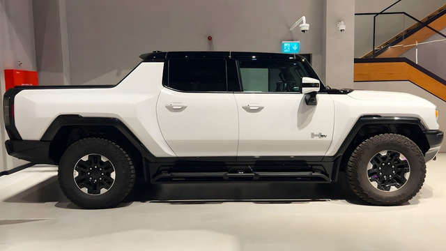 2026 Hummer EV – Interior and Exterior Walkaround 4K