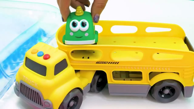 Бассейн, Автомойка, Гонки Поём с Машинками МОКАС Песенки про Машины для детей