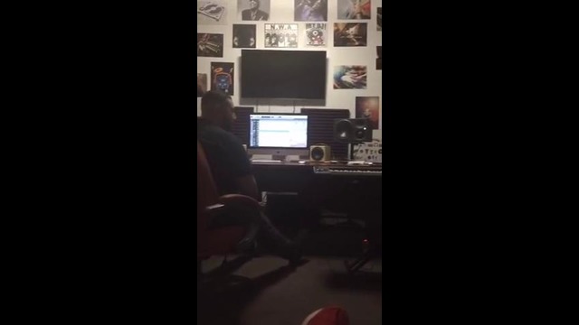Jah Khalib в студии пишет трэк