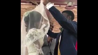 Почему этот жених так рад видеть свою невесту? Смотрим и плачем от счастья