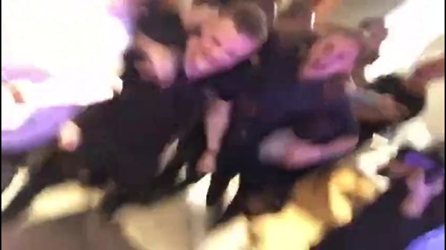 Дома у Джейми Варди. Как «Лестер» праздновал чемпионство у Джейми Варди дома